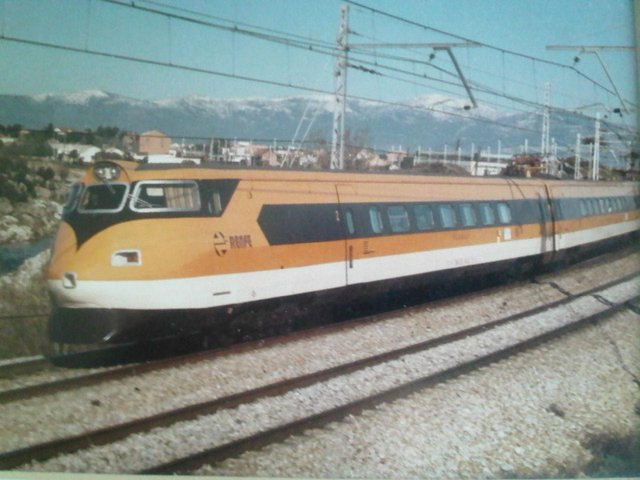 443 Platanito, dirección Ávila. curva entrada Villalba. 1979..jpg